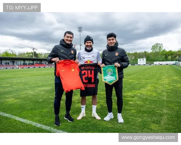 专业真人视讯足球官网平台全天候为用户提供高清流畅的足球比赛直播和互动娱乐体验